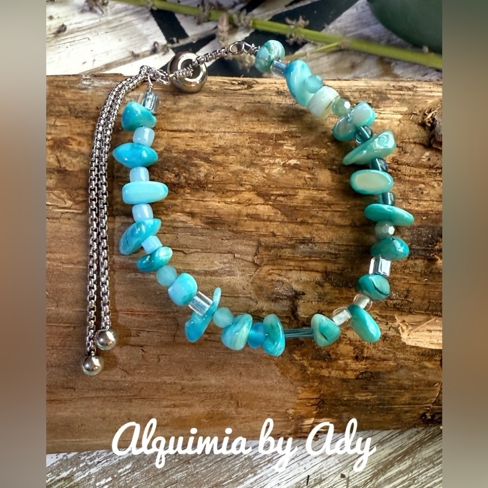 Alquimia Blue and Silver Bracelet with Natural Stones mother of pearl chips